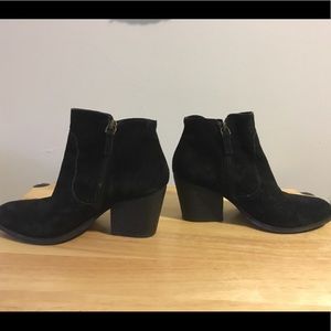 Treasure & Bond Black suede booties